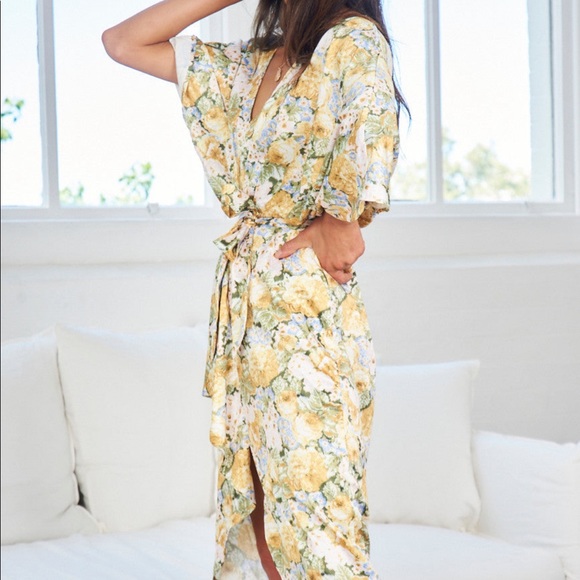 Gorgeous Floral kimono style Dress - Picture 4 of 7